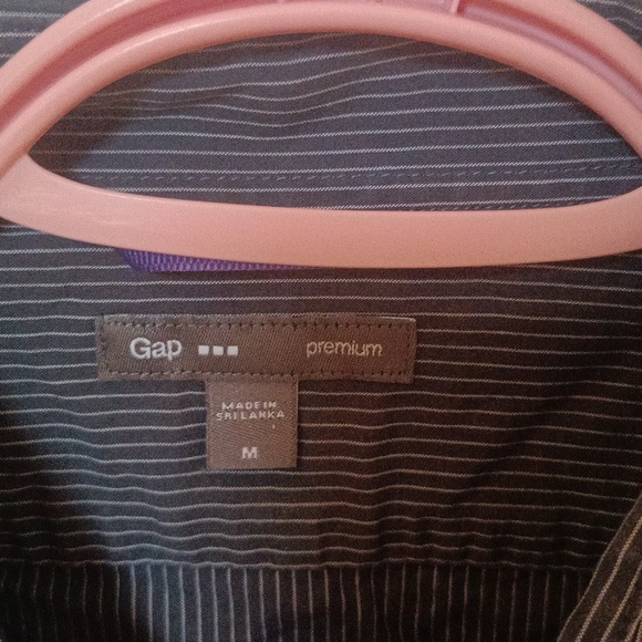 Men's Gap Premium Buttoned Down Long Sleeve Shirt - Picture 2 of 5